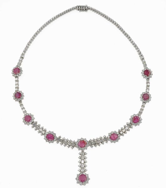 Girocollo con rubini Burma e diamanti taglio brillante e baguette  - Asta Fine Jewels - Associazione Nazionale - Case d'Asta italiane