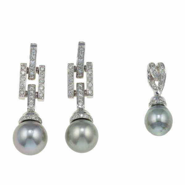 Demi-parure composta da orecchini e pendente con diamanti e perle  - Asta Fine Jewels - Associazione Nazionale - Case d'Asta italiane