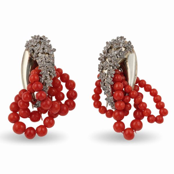 Coppia di clips con corallo e diamanti  - Asta Fine Jewels - Associazione Nazionale - Case d'Asta italiane