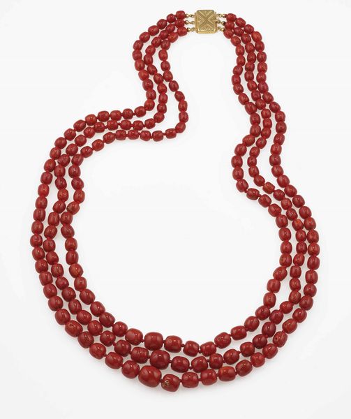 Collana a tre fili di corallo  - Asta Fine Jewels - Associazione Nazionale - Case d'Asta italiane