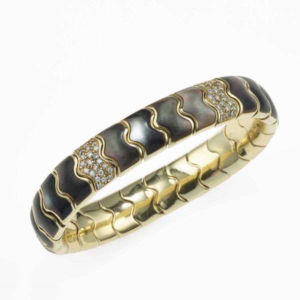 Bracciale a maglie elastiche con madreperla e diamanti  - Asta Fine Jewels - Associazione Nazionale - Case d'Asta italiane