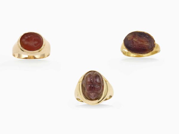 Tre anelli con sigilli in pietra dura  - Asta Fine Jewels - Associazione Nazionale - Case d'Asta italiane