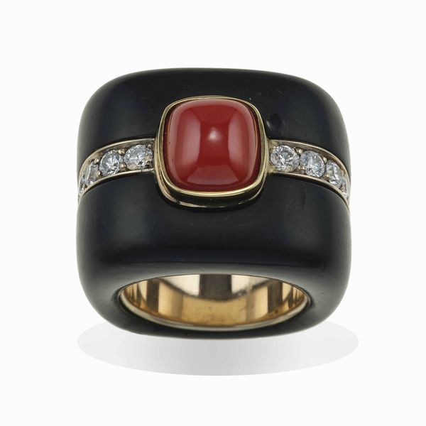 Vhernier. Anello in jet, corallo e diamanti  - Asta Fine Jewels - Associazione Nazionale - Case d'Asta italiane