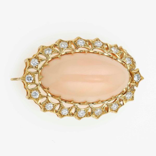 Fermezza con corallo rosa e diamanti  - Asta Fine Jewels - Associazione Nazionale - Case d'Asta italiane