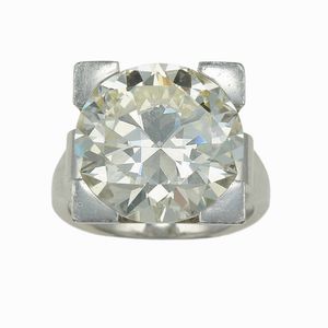 Diamante taglio brillante di ct 13.39, colore S-Z, caratteristiche interne VS1, Fluorescenza UV media azzurra  - Asta Fine Jewels - Associazione Nazionale - Case d'Asta italiane