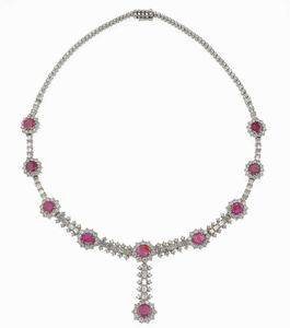 Girocollo con rubini Burma e diamanti taglio brillante e baguette  - Asta Fine Jewels - Associazione Nazionale - Case d'Asta italiane