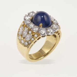 Anello con zaffiro Sri Lanka taglio cabochon di ct 7.82, nessuna indicazione di trattamento termico  - Asta Fine Jewels - Associazione Nazionale - Case d'Asta italiane