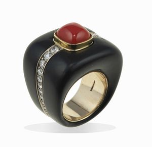 Vhernier. Anello in jet, corallo e diamanti  - Asta Fine Jewels - Associazione Nazionale - Case d'Asta italiane