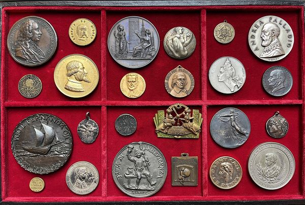 Lotto di circa 45 medaglie, gettoni e distintivi.  - Asta Numismatica - Associazione Nazionale - Case d'Asta italiane