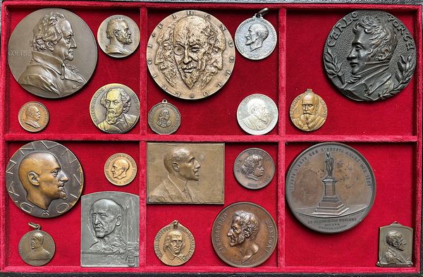 PROSATORI E POETI. Lotto di 35 medaglie.  - Asta Numismatica | Rinascimento - Associazione Nazionale - Case d'Asta italiane