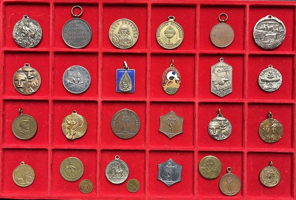 CARNEVALE. Lotto di 27 medaglie e gettoni.  - Asta Numismatica | Rinascimento - Associazione Nazionale - Case d'Asta italiane