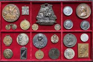 Lotto di circa 45 medaglie, gettoni e distintivi.  - Asta Numismatica | Rinascimento - Associazione Nazionale - Case d'Asta italiane