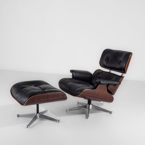 Charles & Ray Eames : Lounge chair 670 con ottomana 671  - Asta Design Properties - Associazione Nazionale - Case d'Asta italiane