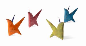 Gio Ponti e Paolo De Poli
 - Gruppo di 3 uccellini piccoli e 1 grande (piccoli) azzurro chiaro, arancio, verde chiaro (grande) rosso scuro<BR>