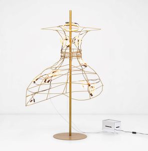 Alê Jordão - Scultura Luminosa della serie Neon Dresses