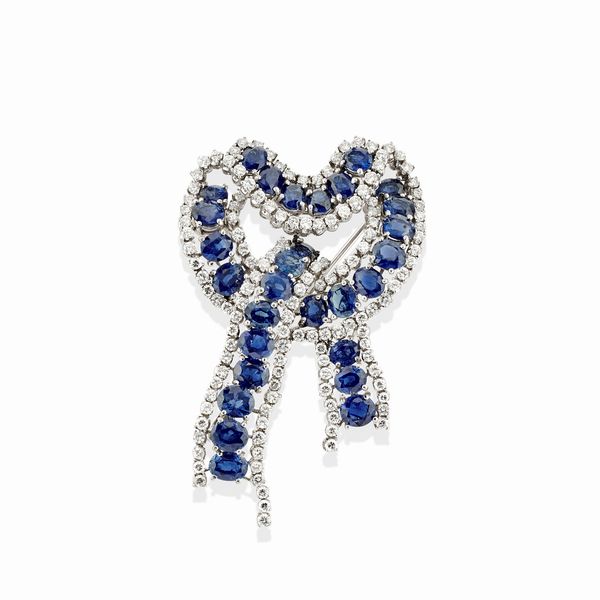 Spilla con zaffiri  - Asta Gioielli - Associazione Nazionale - Case d'Asta italiane