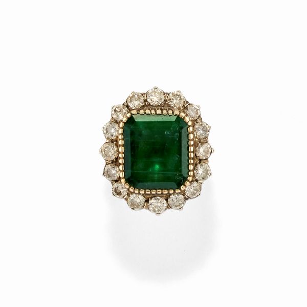 Anello con pietra verde  - Asta Gioielli - Associazione Nazionale - Case d'Asta italiane