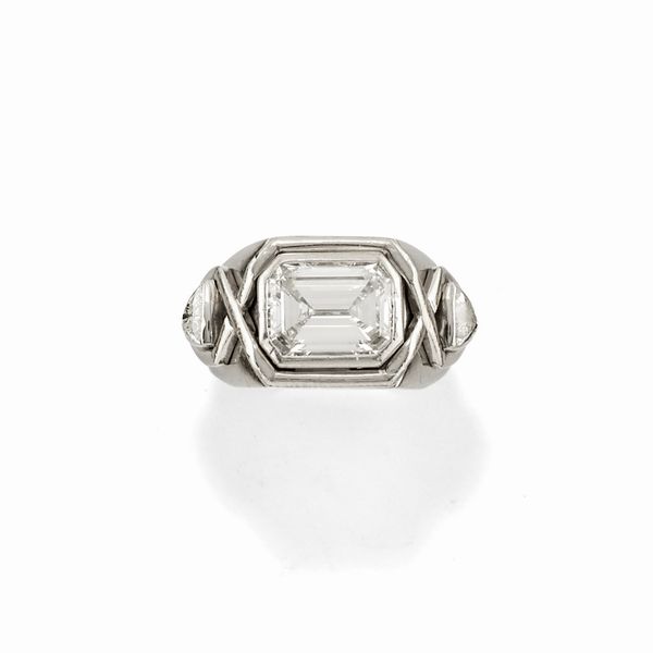 Anello con diamanti  - Asta Gioielli - Associazione Nazionale - Case d'Asta italiane