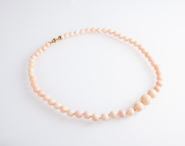 Collana di corallo rosa a sfere e oro  - Asta Fine Jewels and Watches - Associazione Nazionale - Case d'Asta italiane