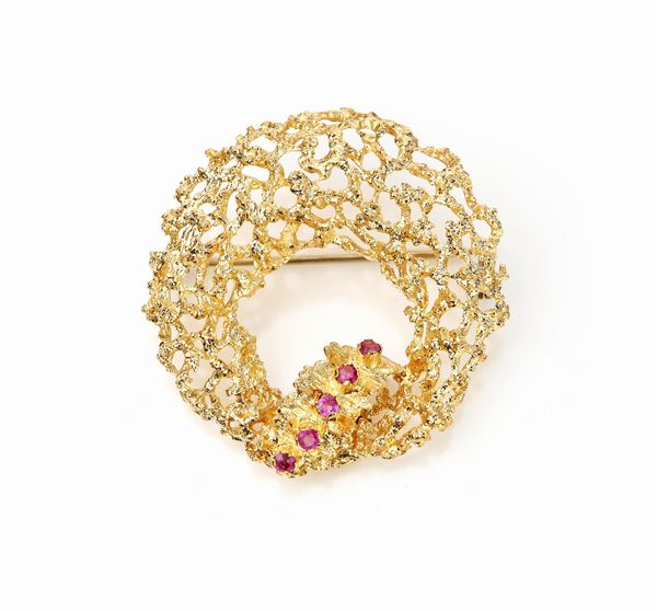 Spilla in oro e rubini  - Asta Fine Jewels and Watches - Associazione Nazionale - Case d'Asta italiane