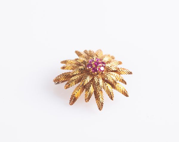 Spilla in oro e rubini  - Asta Fine Jewels and Watches - Associazione Nazionale - Case d'Asta italiane