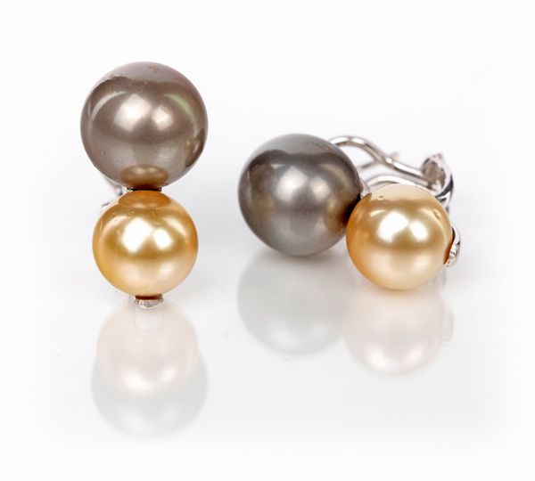 Coppia di orecchini in oro e perle  - Asta Fine Jewels and Watches - Associazione Nazionale - Case d'Asta italiane