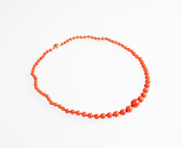 Collana di corallo rosso a sfere  e oro  - Asta Fine Jewels and Watches - Associazione Nazionale - Case d'Asta italiane