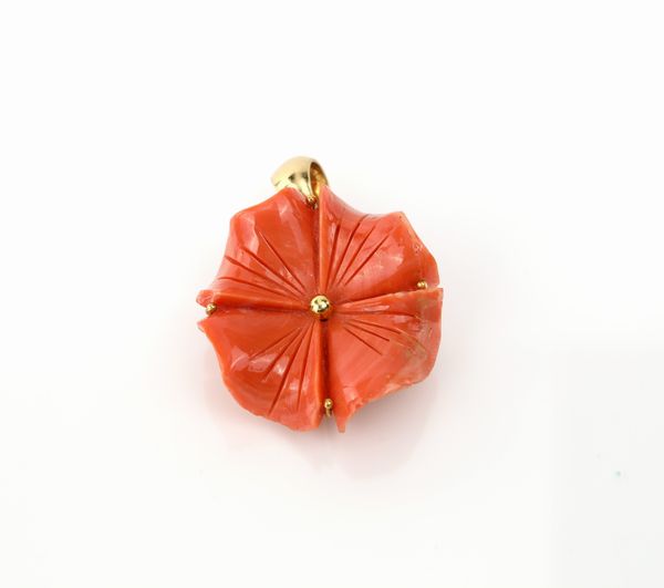 Pendente in oro e corallo  - Asta Fine Jewels and Watches - Associazione Nazionale - Case d'Asta italiane