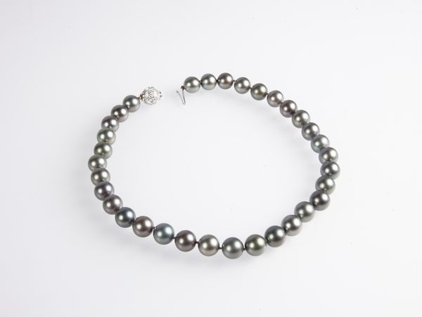 Collana di perle Tahiti con oro e brillanti  - Asta Fine Jewels and Watches - Associazione Nazionale - Case d'Asta italiane