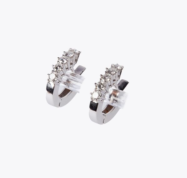 Orecchini a cerchio in oro e brillanti  - Asta Fine Jewels and Watches - Associazione Nazionale - Case d'Asta italiane