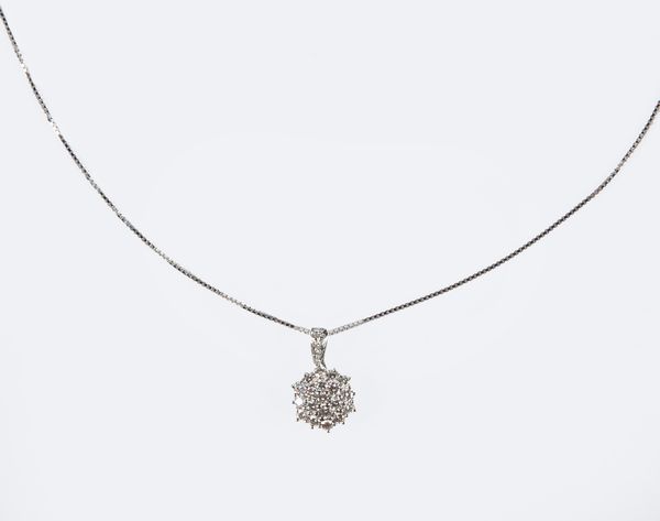 Pendente a fiore in oro e brillanti  - Asta Fine Jewels and Watches - Associazione Nazionale - Case d'Asta italiane