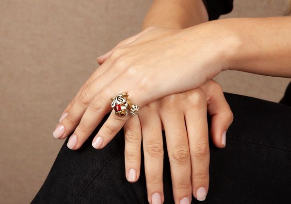 Frascarolo anello tigre bianca in oro e rubini  - Asta Fine Jewels and Watches - Associazione Nazionale - Case d'Asta italiane