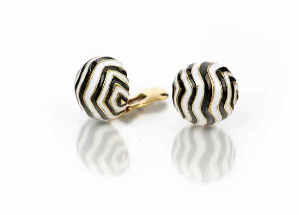David Webb orecchini degli anni '70 in oro e smalti  - Asta Fine Jewels and Watches - Associazione Nazionale - Case d'Asta italiane