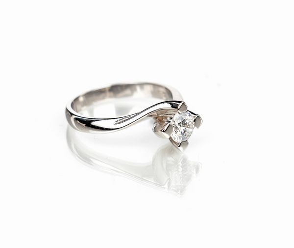 Anello solitario con brillante  - Asta Fine Jewels and Watches - Associazione Nazionale - Case d'Asta italiane
