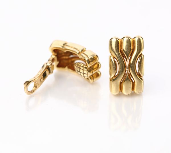 Boucheron - Orecchini in oro giallo a clipse  - Asta Fine Jewels and Watches - Associazione Nazionale - Case d'Asta italiane