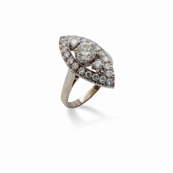 Anello a marquise in oro e brillanti  - Asta Fine Jewels and Watches - Associazione Nazionale - Case d'Asta italiane