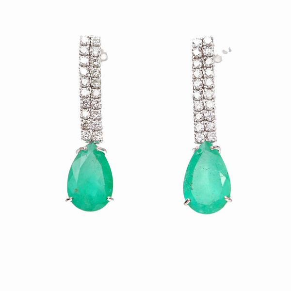 Coppia di orecchini in oro brillanti e smeraldi  - Asta Fine Jewels and Watches - Associazione Nazionale - Case d'Asta italiane