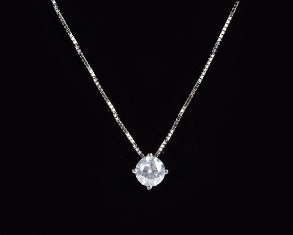 Pendente in oro e brillante  - Asta Fine Jewels and Watches - Associazione Nazionale - Case d'Asta italiane