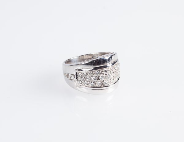 Anello a fascia in oro e brillanti  - Asta Fine Jewels and Watches - Associazione Nazionale - Case d'Asta italiane