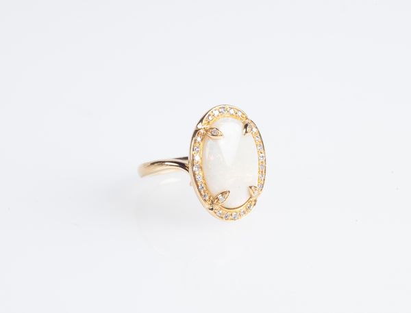 Anello in oro opale  e brillanti  - Asta Fine Jewels and Watches - Associazione Nazionale - Case d'Asta italiane