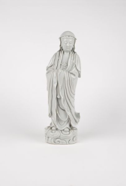 Guanyin in porcellana Blanc de Chine. Cina, periodo della Repubblica (1912-1949)  - Asta Arte orientale - Associazione Nazionale - Case d'Asta italiane