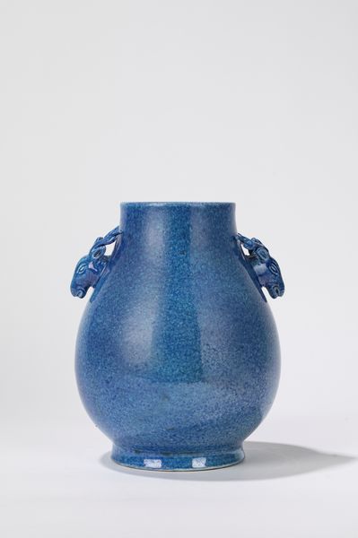 Vaso in porcellana a invetriatura Robin's Egg. Cina, fine dinastia Qing/ Periodo della Repubblica  - Asta Arte orientale - Associazione Nazionale - Case d'Asta italiane