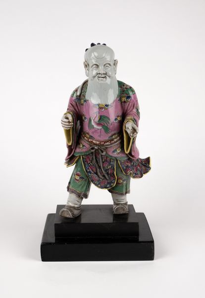 Figura in porcellana policroma raffigurante saggio. Cina, secolo XX  - Asta Arte orientale - Associazione Nazionale - Case d'Asta italiane