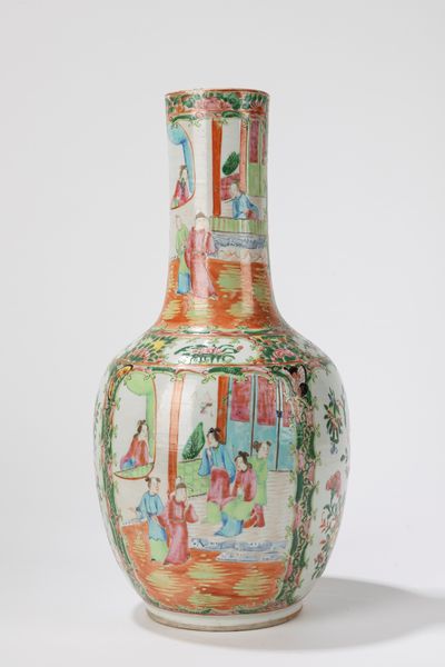 Vaso a bottiglia in porcellana Famiglia Rosa. Cina, Canton, fine dinastia Qing  - Asta Arte orientale - Associazione Nazionale - Case d'Asta italiane