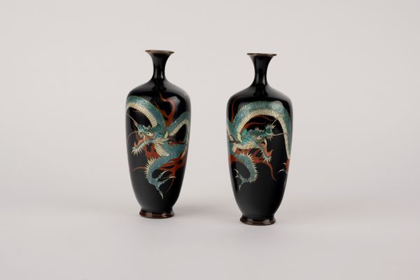Due vasetti giapponesi a fondo nero. Giappone, periodo Meiji (1868-1912)  - Asta Arte orientale - Associazione Nazionale - Case d'Asta italiane