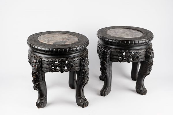 Due tavolini in legno intagliato. Cina, fine secolo XIX  - Asta Arte orientale - Associazione Nazionale - Case d'Asta italiane