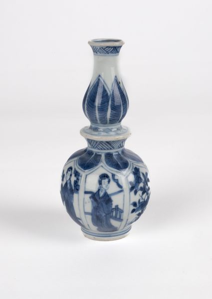 Piccolo vaso a doppia zucca in porcellana bianca e blu. Cina, periodo Kangxi (1661-1722)  - Asta Arte orientale - Associazione Nazionale - Case d'Asta italiane