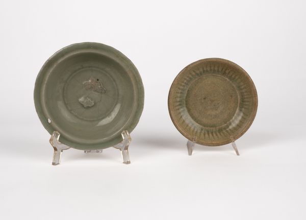 Due piattini celadon. Cina, secolo XV/XVI  - Asta Arte orientale - Associazione Nazionale - Case d'Asta italiane
