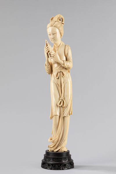 Grande scultura in avorio. Cina, secolo XIX  - Asta Arte orientale - Associazione Nazionale - Case d'Asta italiane