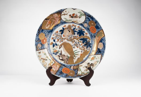 Grande piatto in porcellana Imari. Giappone, secolo XIX  - Asta Arte orientale - Associazione Nazionale - Case d'Asta italiane